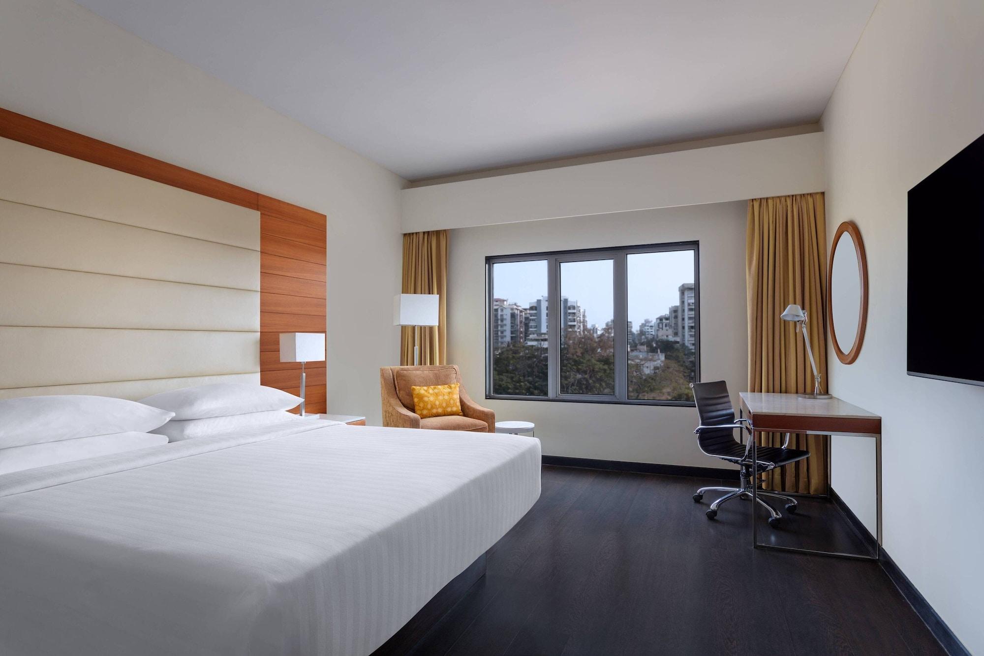 Surat Marriott Hotel Eksteriør billede