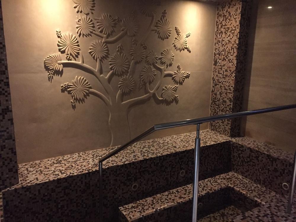 Surat Marriott Hotel Eksteriør billede