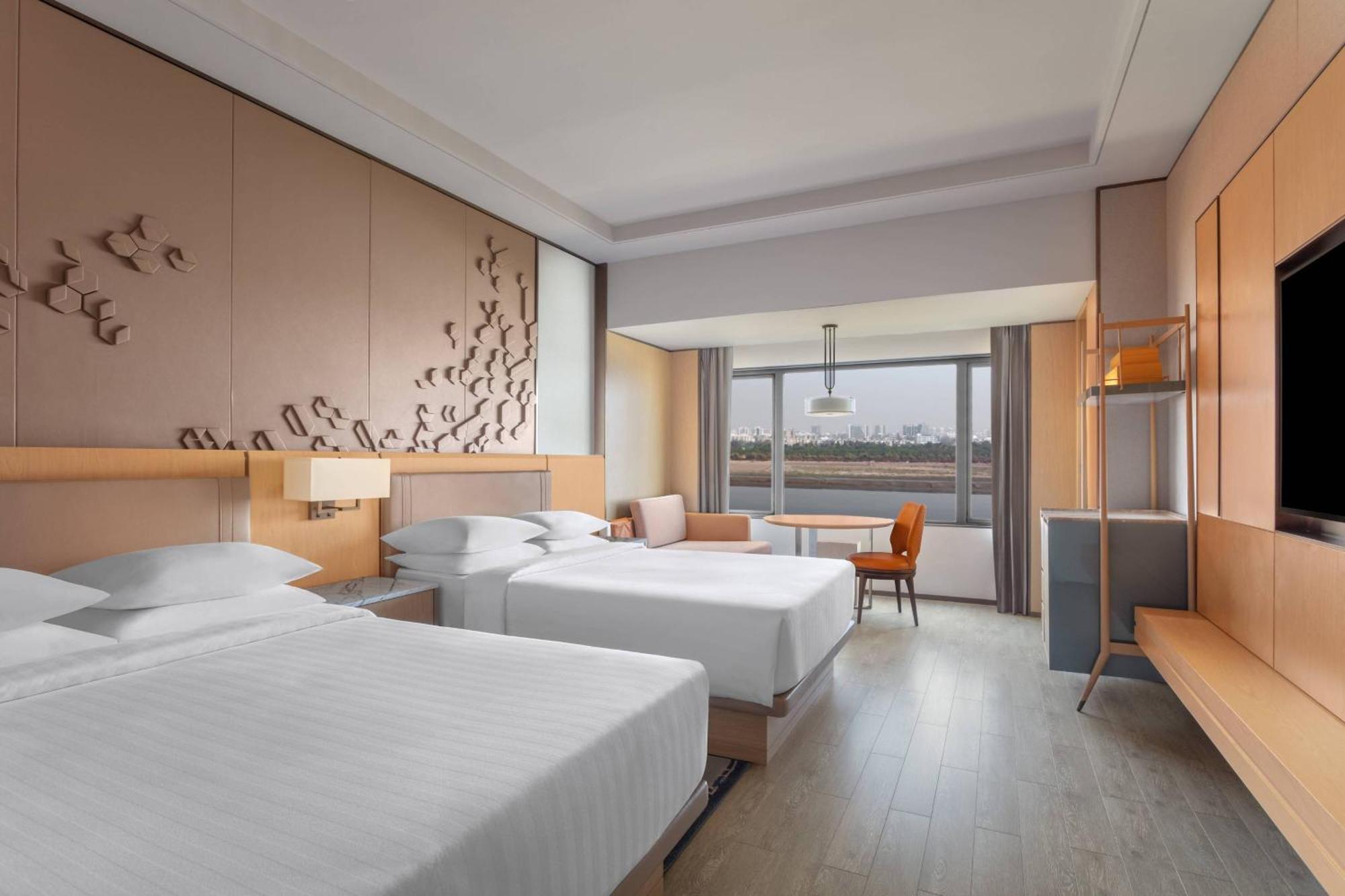 Surat Marriott Hotel Eksteriør billede