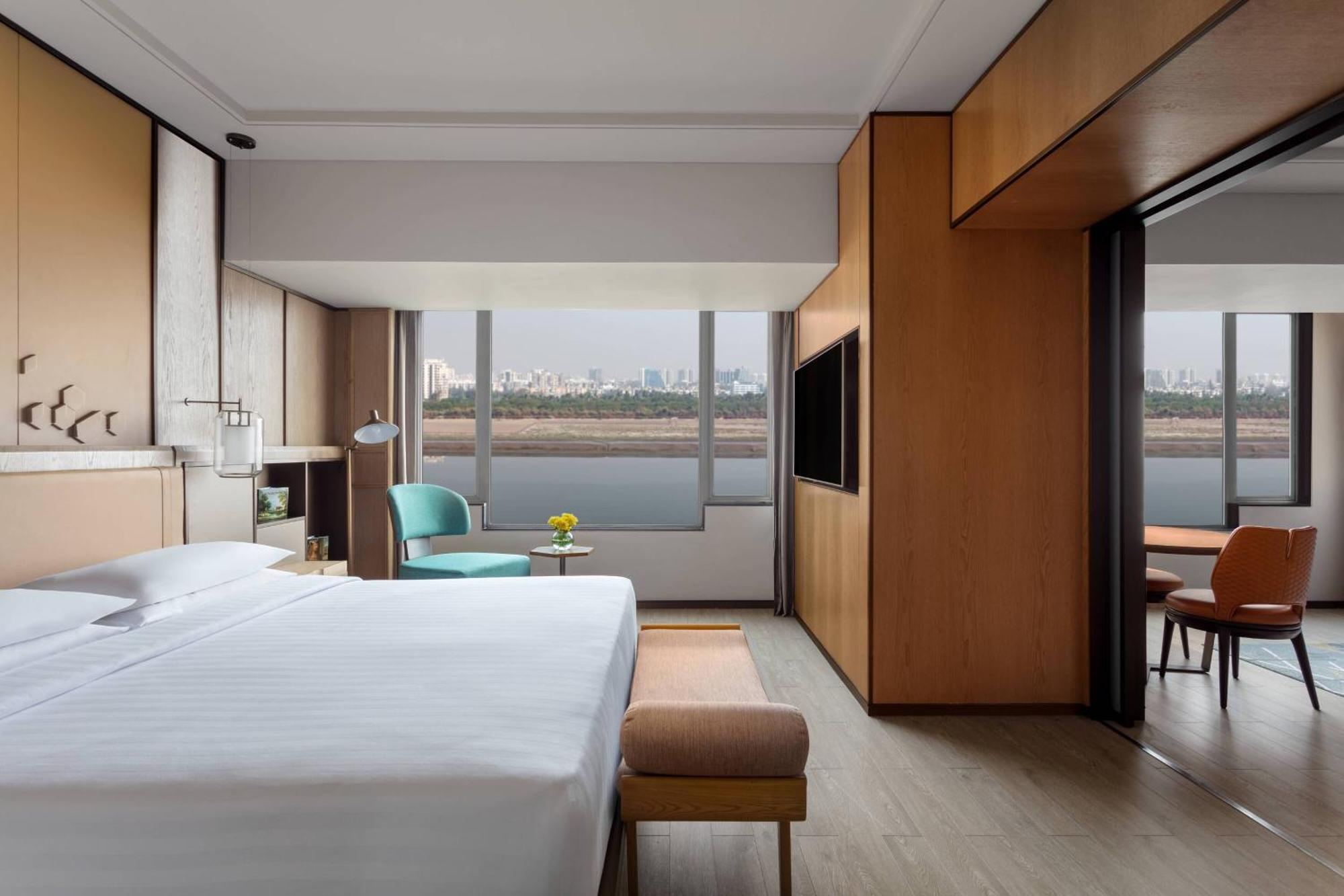 Surat Marriott Hotel Eksteriør billede